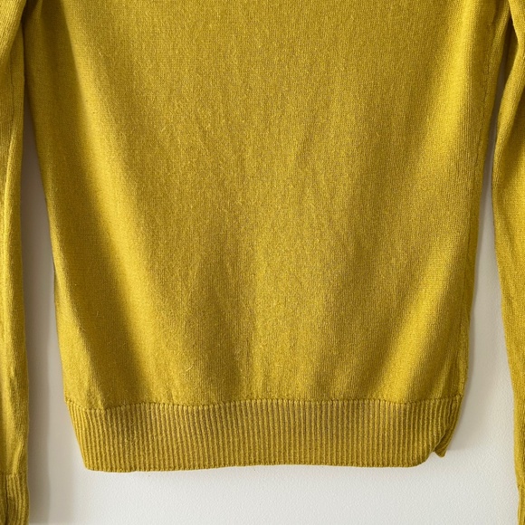 Bossini 100% Wool Chartreuse V-Neck Sweater - Picture 15 of 16